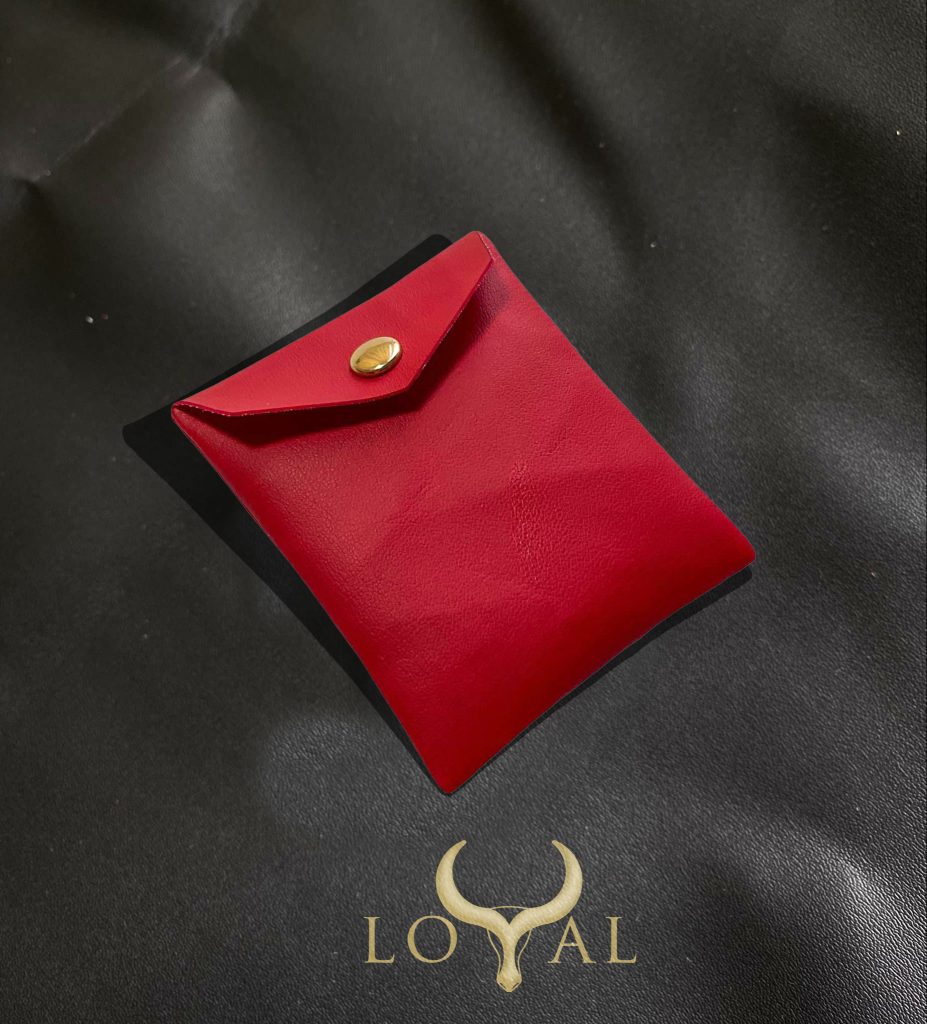 Túi đựng trang sức bằng da nhân tạo màu đỏ rượu vang, biểu tượng của sự sang trọng và tinh tế