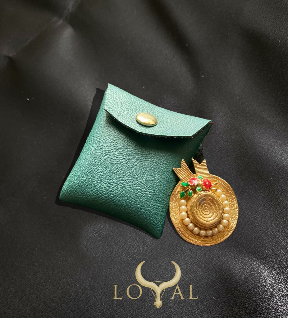 Túi đựng trang sức bằng da nhân tạo màu xanh ngọc, thiết kế thủ công bởi LOYAL